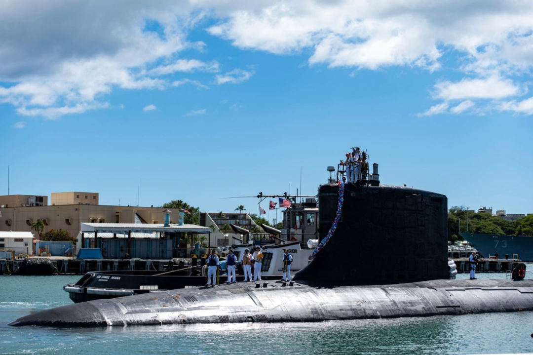 美国海军一艘潜艇返回夏威夷基地 图源：美国《华尔街日报》