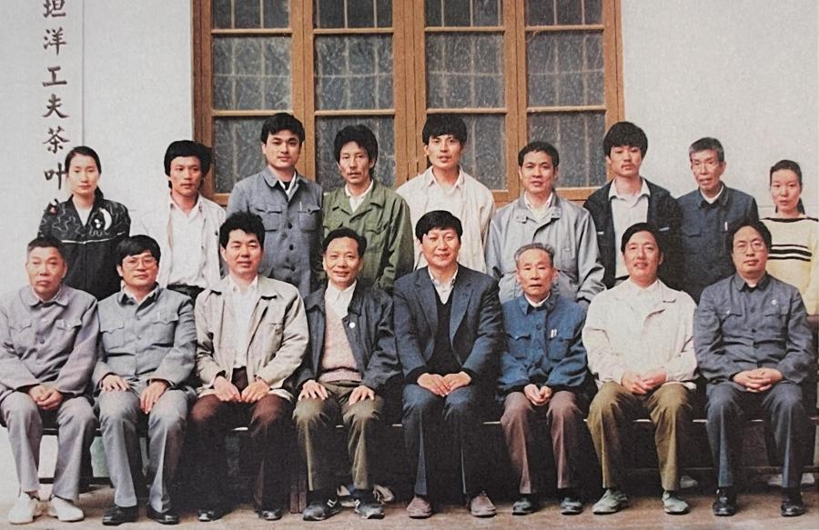 △1990年5月，刚调任福州市委书记的习近平到宁德交接工作时，调研福安市社口乡坦洋工夫茶叶公司。